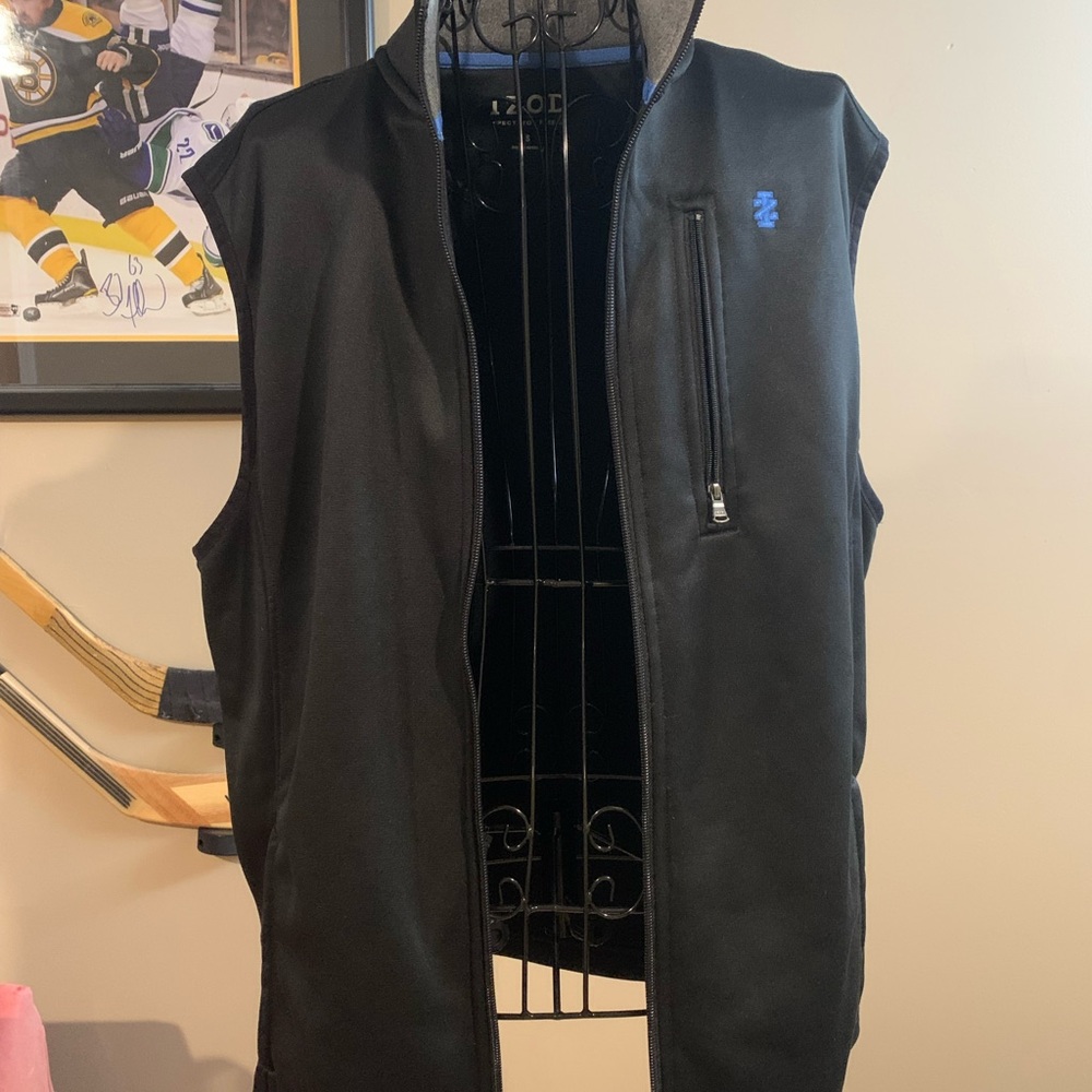 Izod vest mens. size small